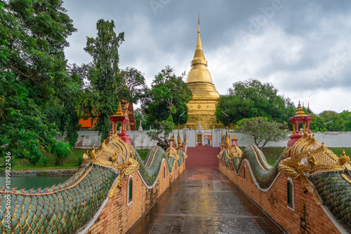 Konstfotografi architectural element of the Wat Kaew don Tao Suchadaram, a temple in Lampang, T