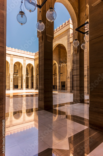 Canvas Print Majestic Marble Columns and Mirror-Like Floor Reflections at Al Fateh Grand Mosq