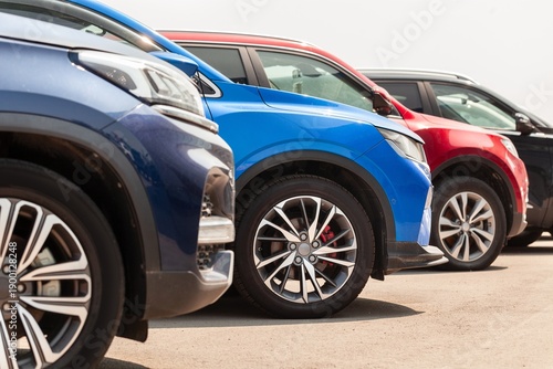 Foto View many new cars. Automobile market production