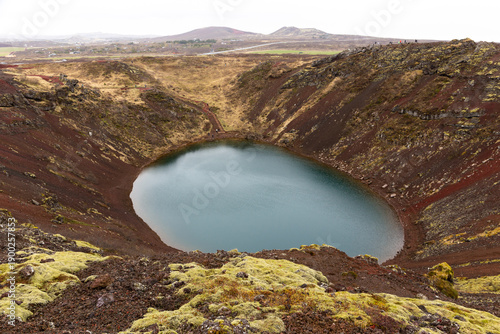 Fotografie Kerid volcanic crater lake high angle view of caldera water with moss in Iceland