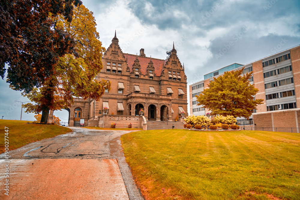 Naklejka premium Milwaukee, WI - July 29, 2024: Beautiful Pabst Mansion in Milwaukee, former home of brewing magnate Captain Frederick Pabst