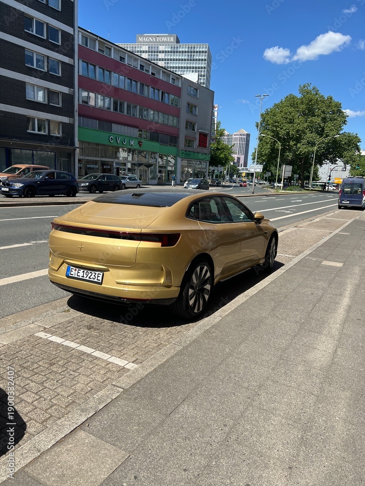 Obraz premium Essen, Germany January 25, 2026 Gold Polestar 4