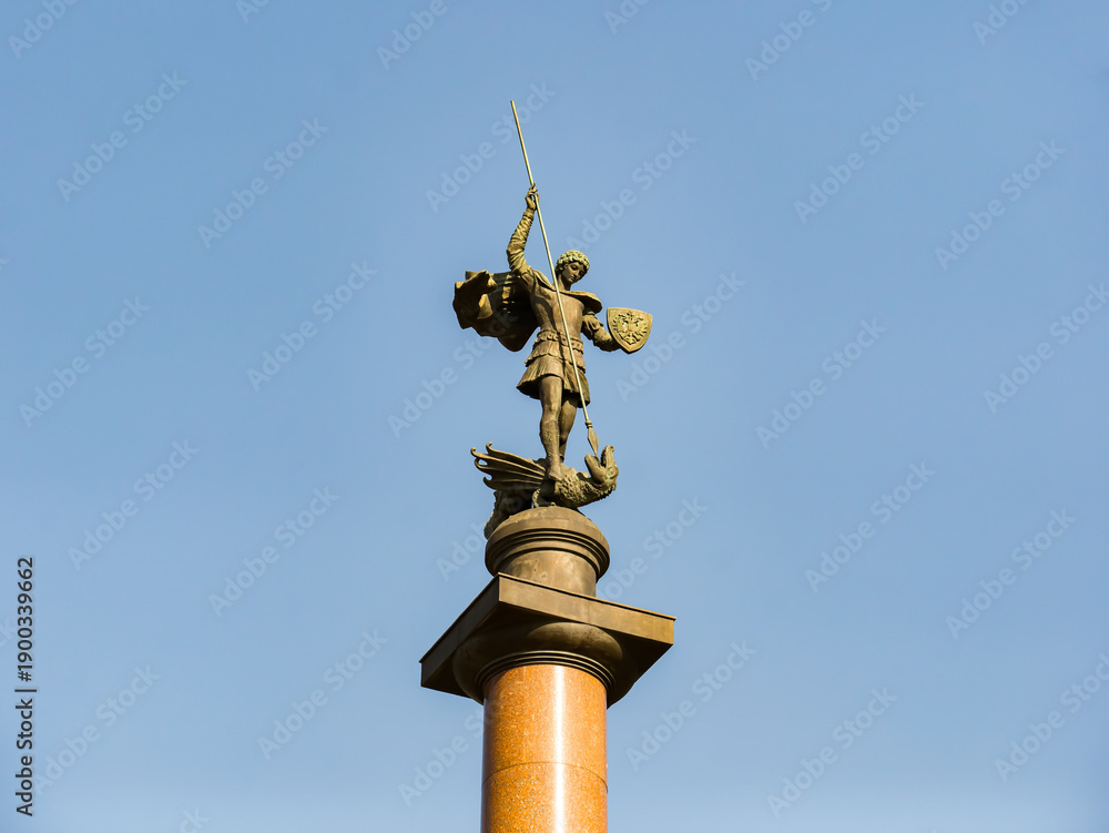 Obraz premium Saint George slaying dragon statue symbolizing victory, bravery, and legend