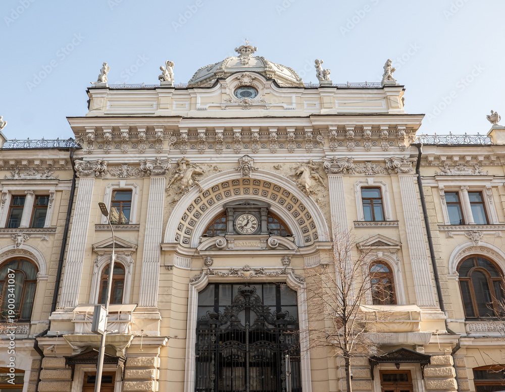 Obraz premium Ornate historic building facade with clock and intricate architectural details in Moscow