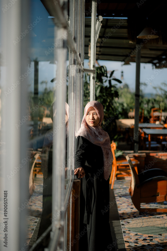 Naklejka premium woman contemplating