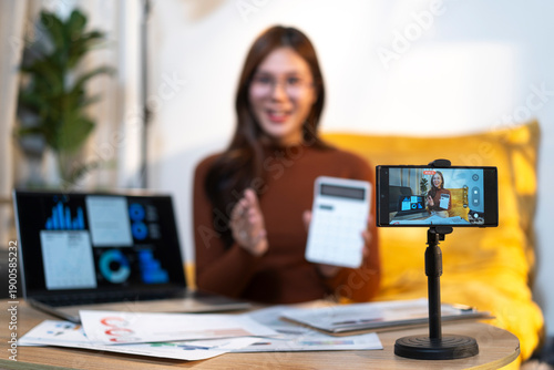 Quadro su tela Woman live streaming financial advice online course