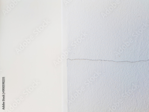 cracked gray concrete wall