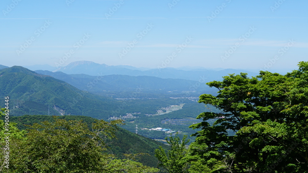 Obraz premium Lush Green Summits of the Suzuka Mountain Range in Summer, Mie, Japan