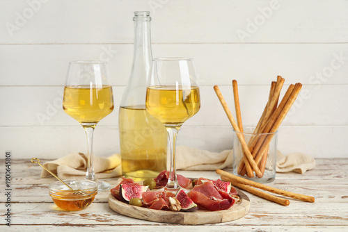 Tray with tasty jamon slice...