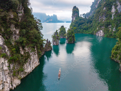 Obraz na płótnie Serene boat ride through the stunning Khao Sok landscape in Surat Thani, Thailan