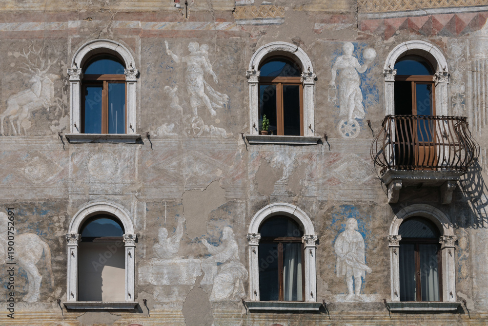 Obraz premium Trento facciata affrescata