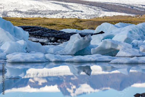 Photos Blue and white icebergs drift in perfect reflection across Jökulsárlón glacier l