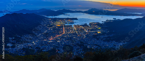 日本　広島県呉市栃原町にある灰ヶ峰の展望台から望む呉の市街地の夜景と瀬戸内海