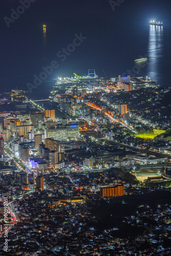 日本　広島県呉市栃原町にある灰ヶ峰の展望台から望む呉の市街地の夜景と瀬戸内海