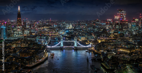Photography Panoramic night view of the illuminated cityscape of London, UK, with river Tham