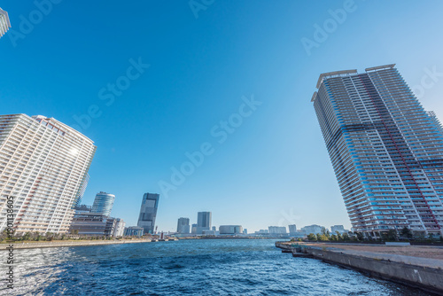 東京のベイエリアに建つ高層マンション群