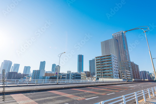 東京のベイエリアに建つ高層マンション群