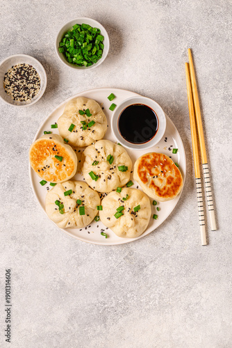 Photos Delicious buns served on a plate with sauces and toppings