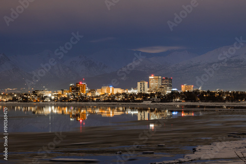 Cuadro en lienzo View of Downtown anchorage at night in the winter