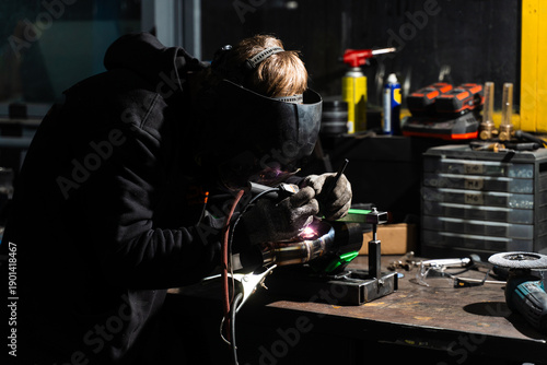 Fotografie TIG Tungsten Inert Gas welding of custom car exhaust muffler in automotive works