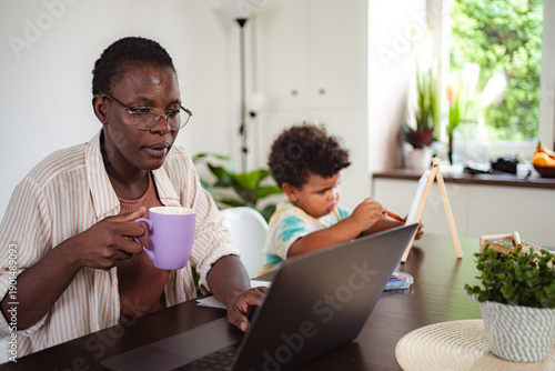Wallpaper Mural Black mother working from home with child drawing Torontodigital.ca