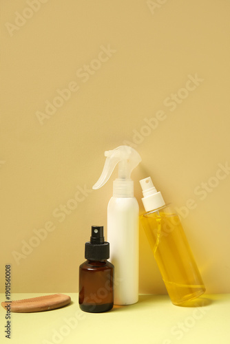 Hair sprays with comb on ye...