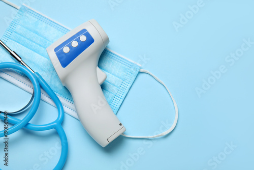 Infrared thermometer with m...