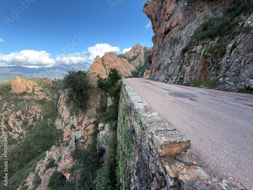 La route des Calanques de Piana, en Corse