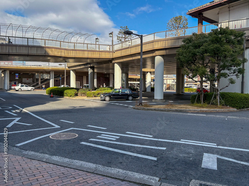 滋賀県のJR草津駅の都会的な駅前の風景