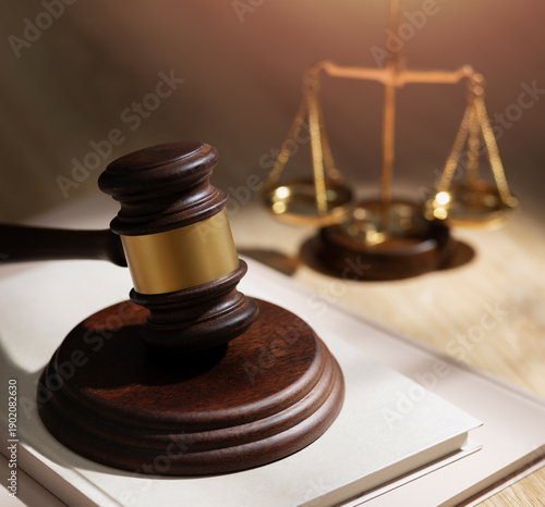 Foto Wooden judge gavel and scales of justice on desk