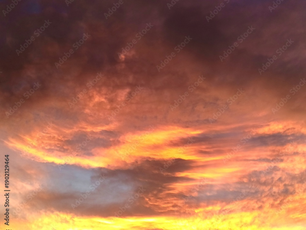Fototapeta premium Dramatic and colorful sunset views