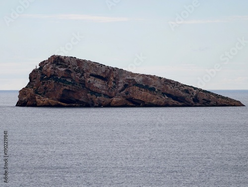 Obraz na plátně Angled cliff face extending from sea acts as visual warning for sailors and safe