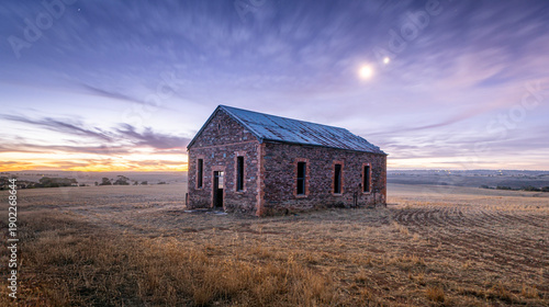Obraz na płótnie old abandoned barn, Adelaide, South Australia, Adelaide Hills