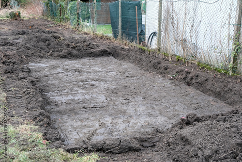 Φωτογραφία Excavated and leveled ground prepared for a pergola foundation, showing soil work and early outdoor construction steps