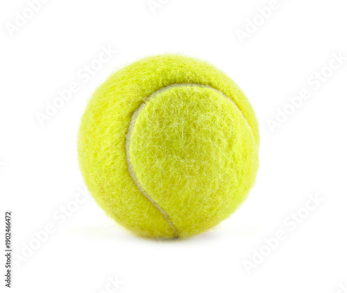 Tennisball freigestellt vor weßem Hintergrund