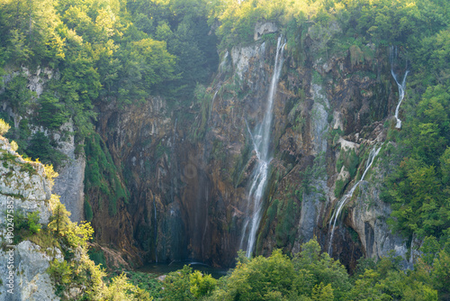 Φωτογραφία Plitvice Lakes, Croatia - August 16, 2025: Scenic landscape of turquoise lakes and waterfalls in National Park