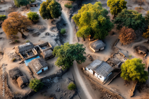 Wallpaper Mural Widok z Lotu Ptaka na Wiejską Wioskę z Drogą i Otaczającą Zielenią Torontodigital.ca