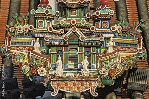 Cuadro en lienzo Chien Nien broken pottery ornamentation is used in the roof decoration, which se