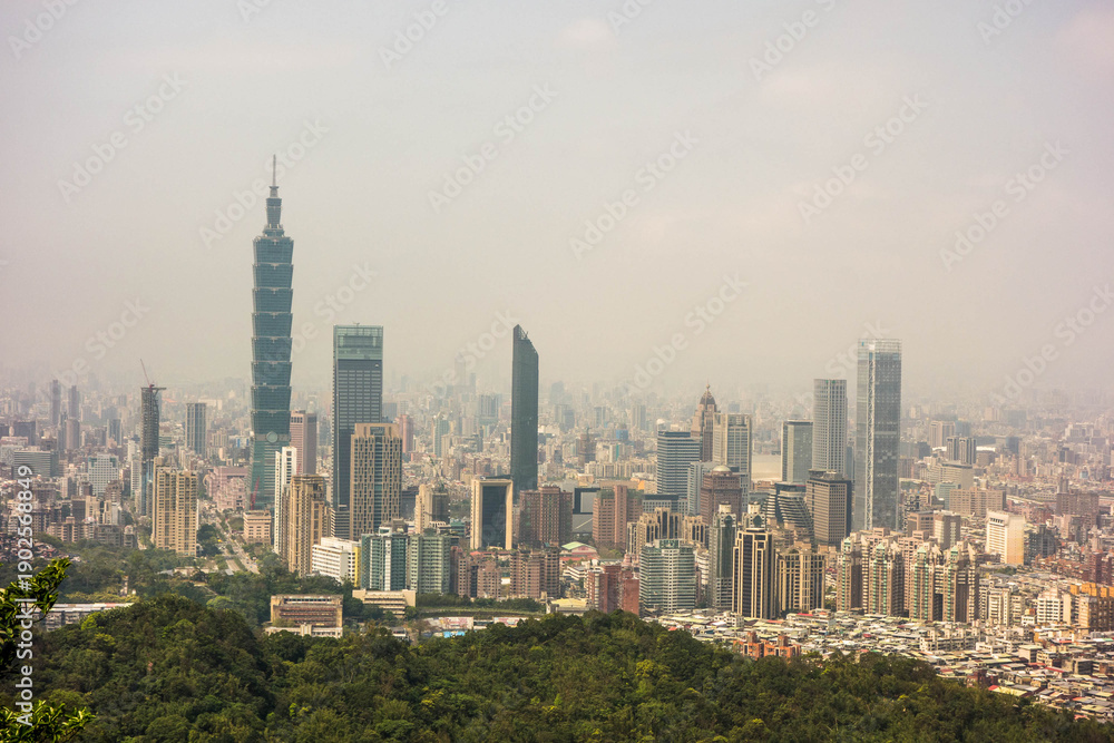 Fototapeta premium Panoramic view of Taipei, the capitol of Taiwan