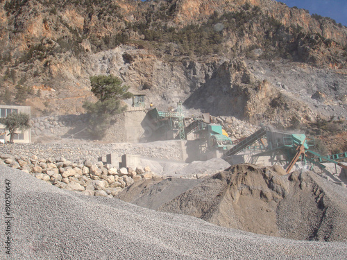 Tableau sur toile Active open-pit stone quarry in a mountainous region