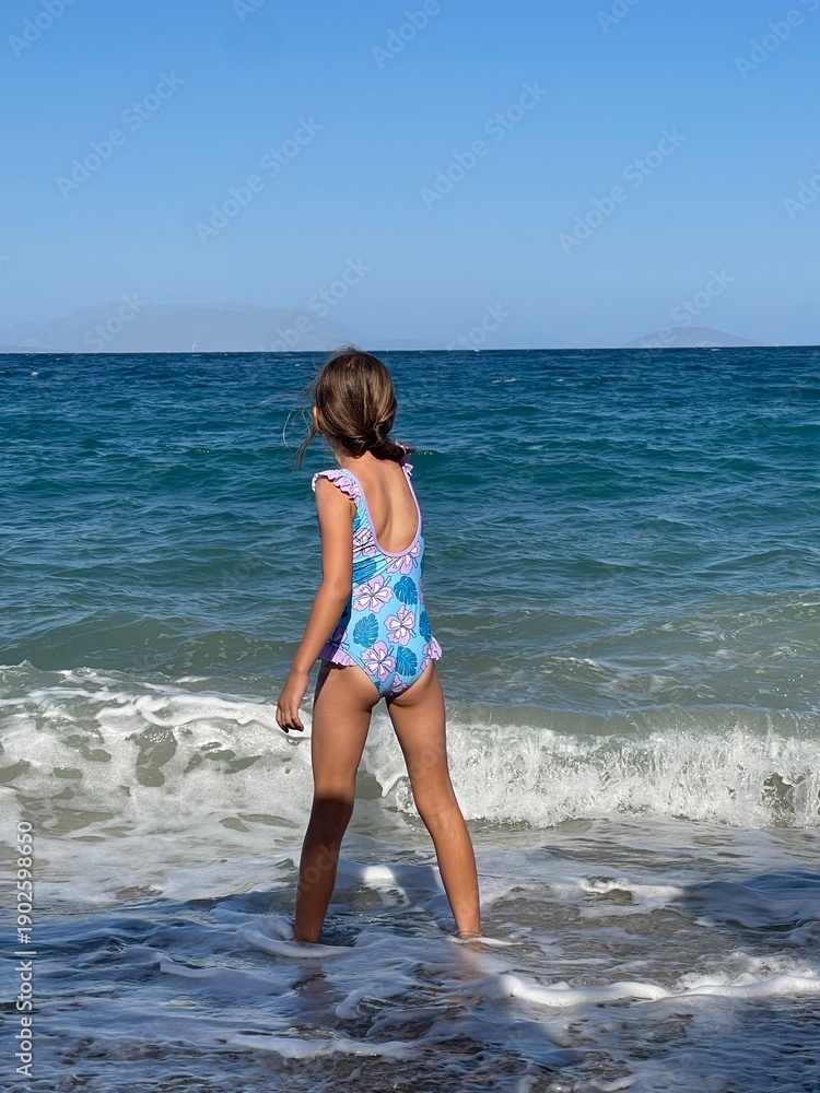 Fototapeta premium girl on the beach