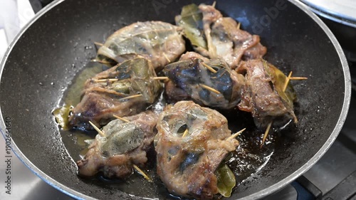 A humble dish typical of peasant families, when nothing of the pig was thrown away, and when there was no fear of the fat dripping into the pan; on the contrary, when that was precisely the good thing