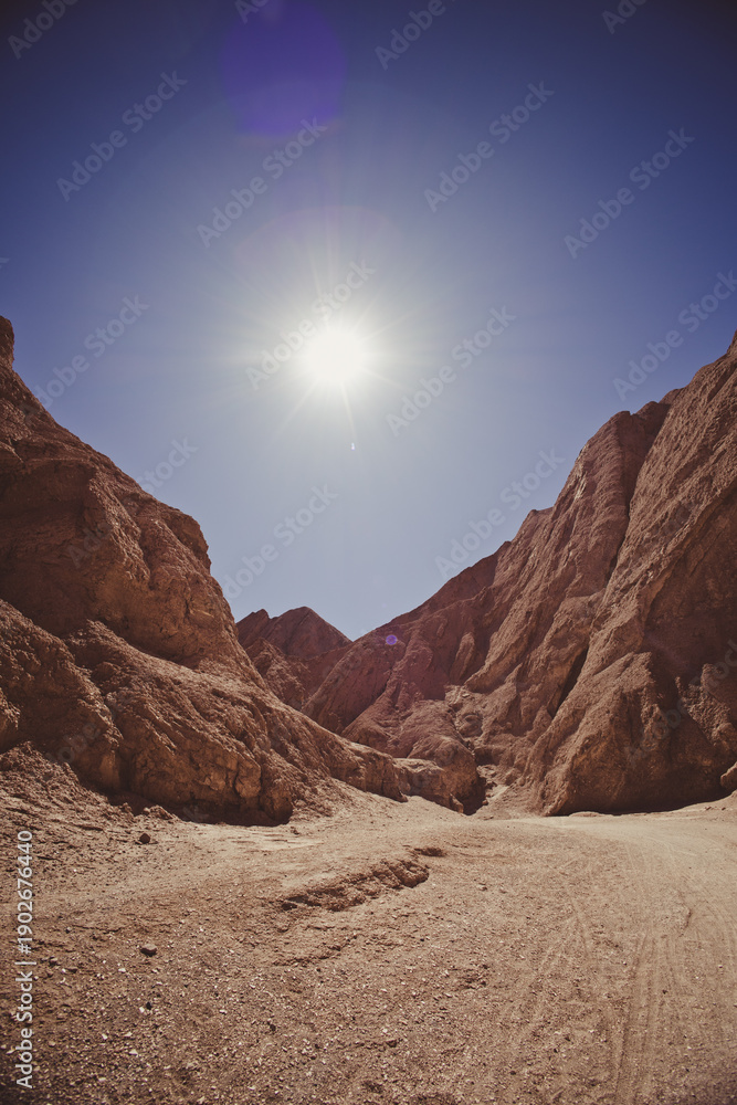 Obraz premium Dramatic desert canyon under the harsh midday sun in the Atacama Desert near San Pedro de Atacama, Chile.