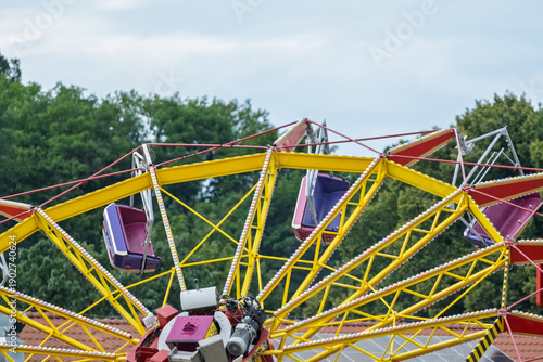Mechanical structure of a fairground carousel ride
