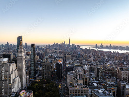 Flatiron District, including Metropolitan Life Tower in Madison Avenue, and Manhattan skyline features iconic skyscrapers and urban density in New York City