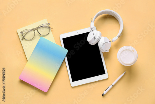 Composition with tablet com...