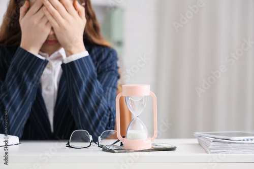 Upset businesswoman with ho...
