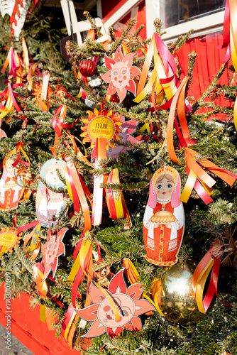 Photography Beautiful decorative elements include paper nesting dolls and a paper sun with text on the picture