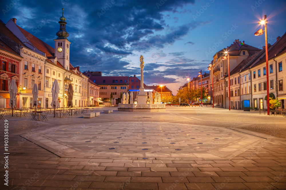 Obraz premium Maribor, Slovenia. Cityscape image of Maribor, Slovenia with the Main Square and the Town Hall at summer sunrise.