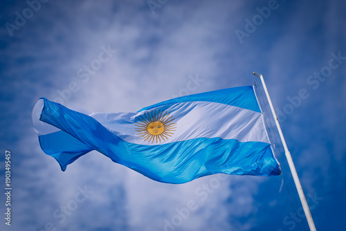 Bandera argentina flameando